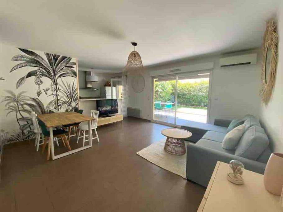Tres Bel Appartement Contemporain Et Calme Frejus Exterior photo