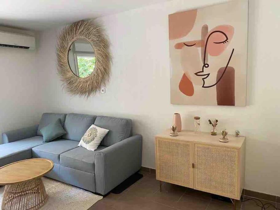 Tres Bel Appartement Contemporain Et Calme Frejus Exterior photo