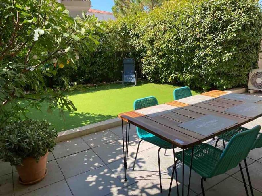 Tres Bel Appartement Contemporain Et Calme Frejus Exterior photo
