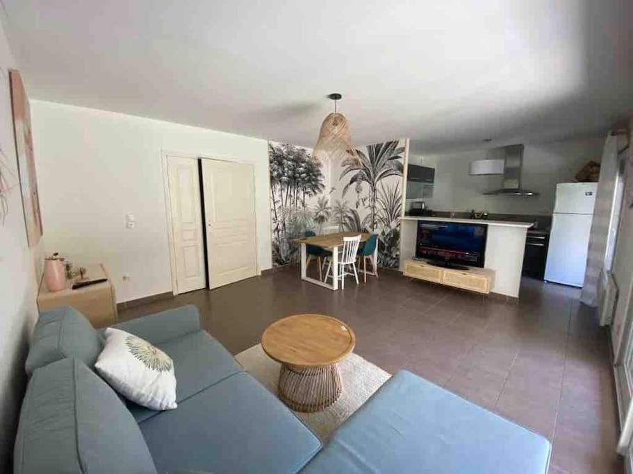 Tres Bel Appartement Contemporain Et Calme Frejus Exterior photo